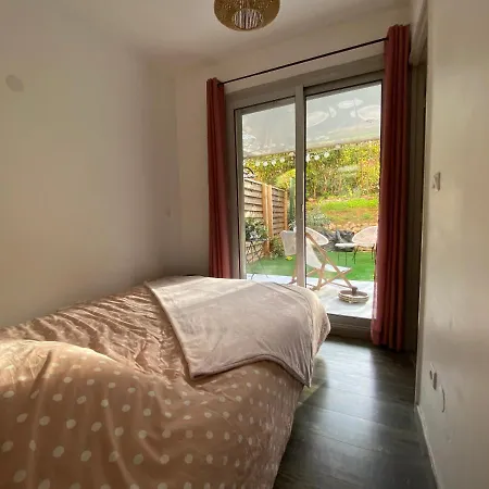 Daire Cosy 2 Pieces, Jardin Privatif Et Piscine Fabron